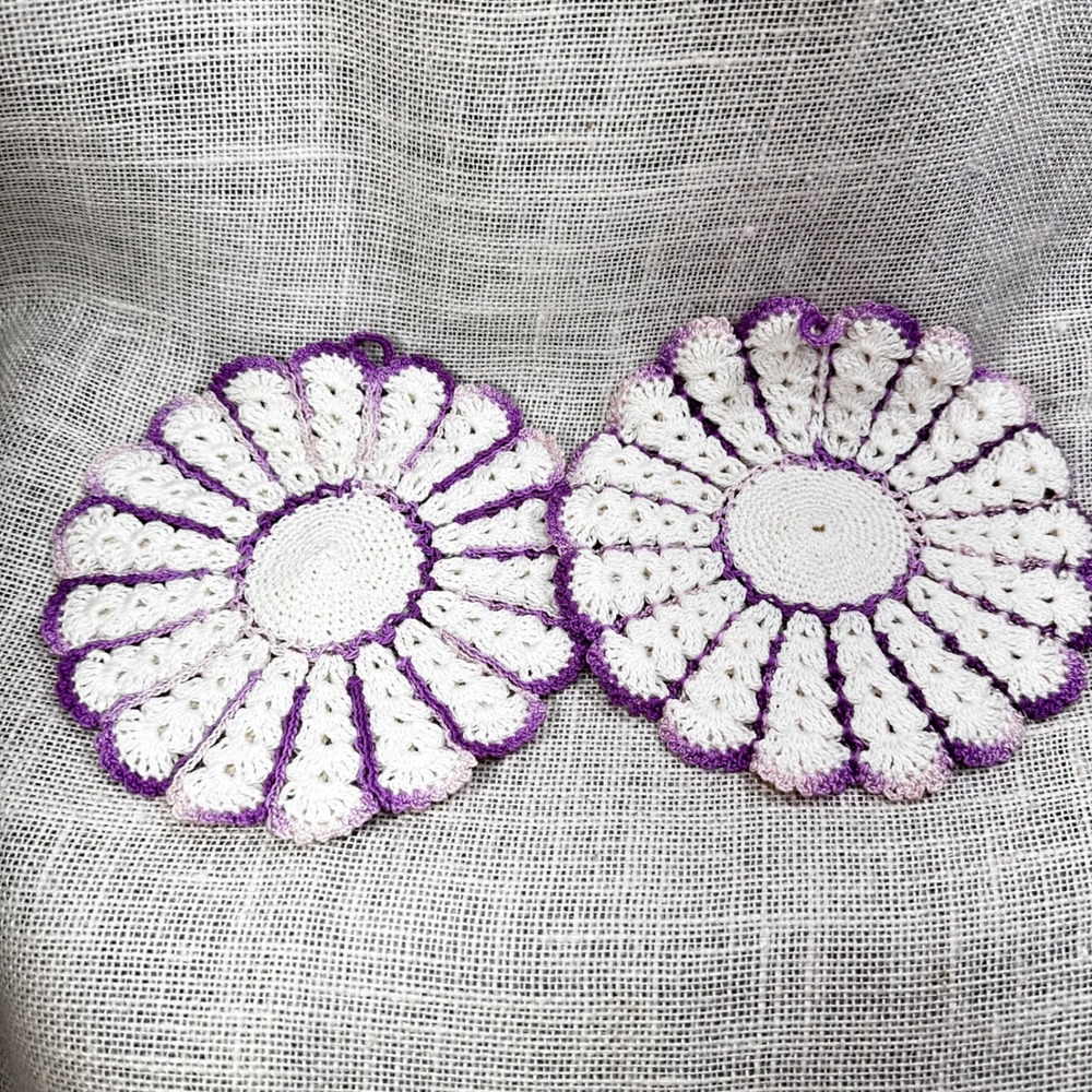 Vintage Handmade Crochet Daisy Potholders Set of 2 White Purple Floral Retro